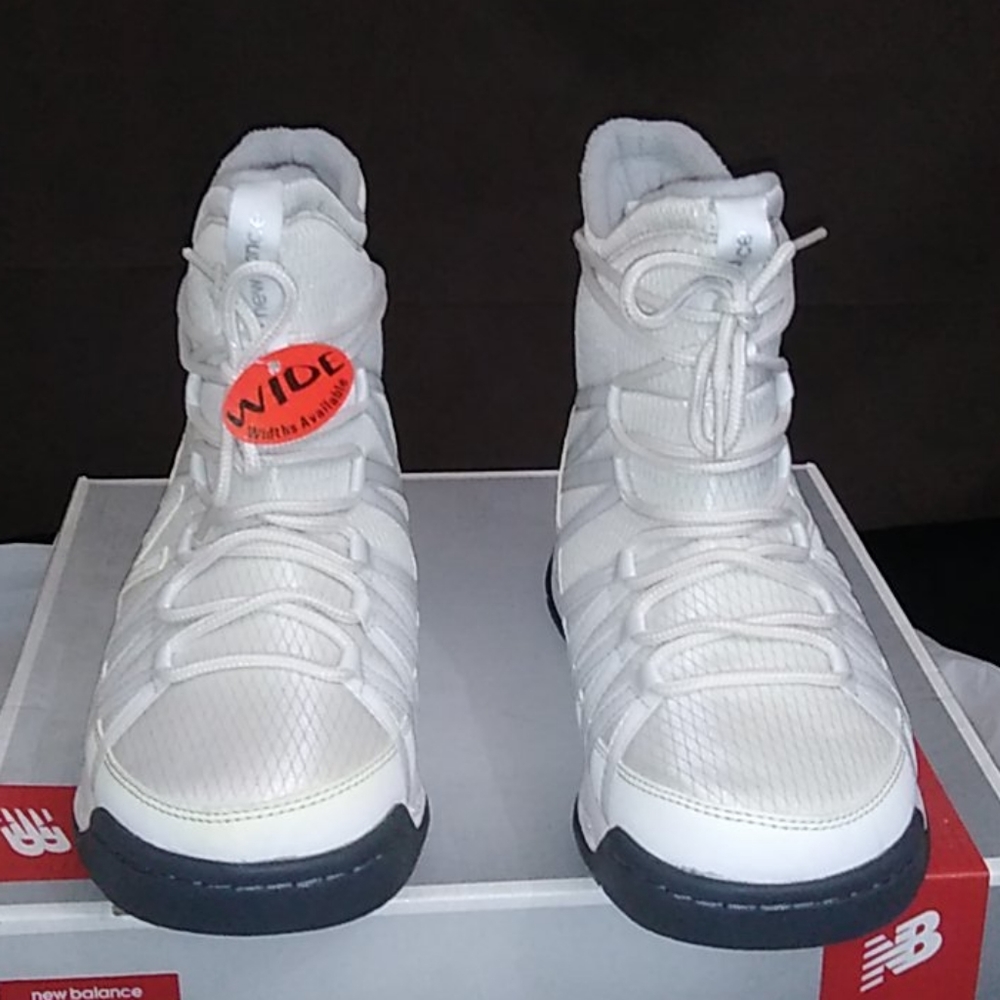 New Balance Women's Fresh Foam 2000v1 Boot Size 8 Wide